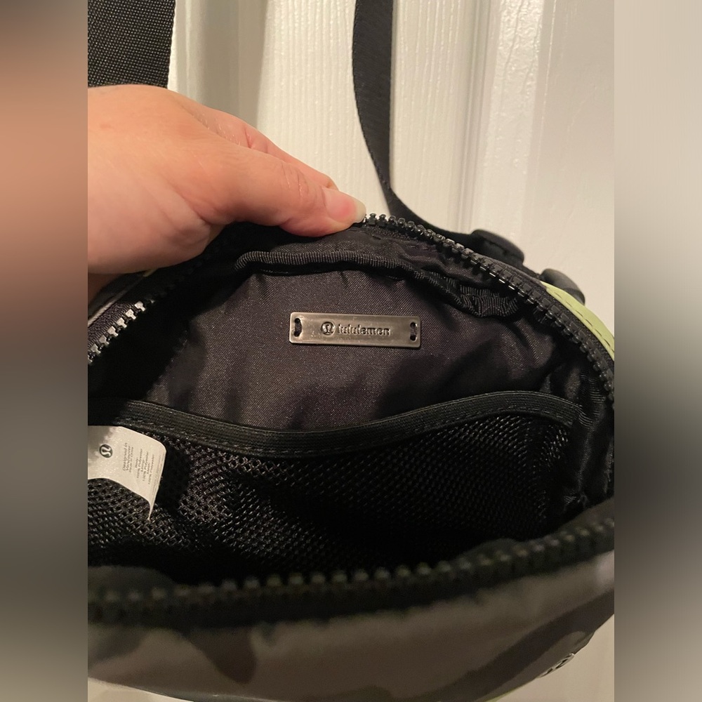 Lululemon Everywhere Belt Bag 1L - Picture 7 of 9